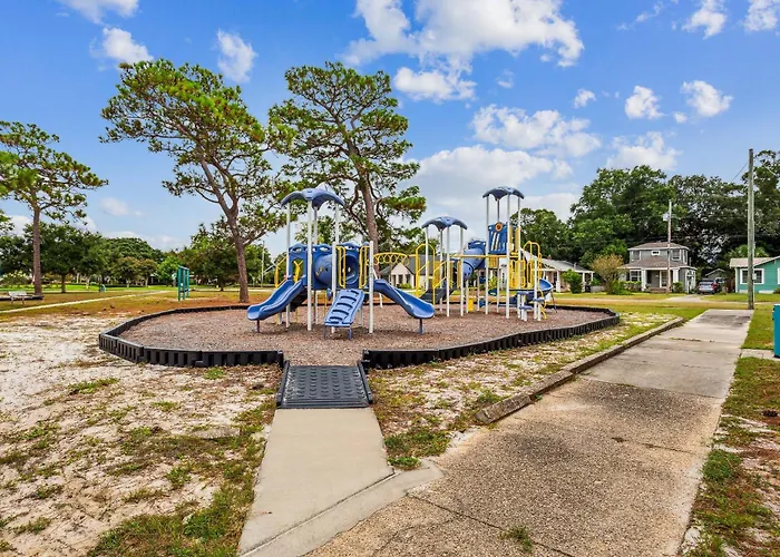 1585 E Blount St Holiday home