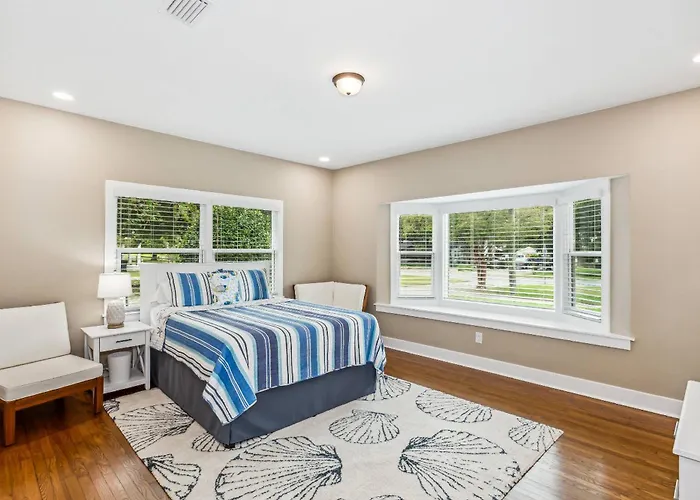 1585 E Blount St Holiday home *