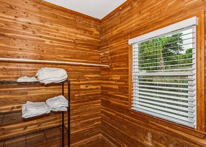 1585 E Blount St Holiday home