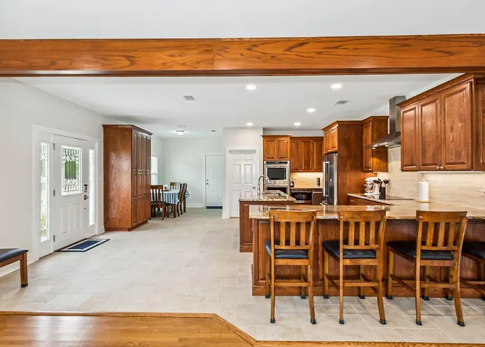 1585 E Blount St *