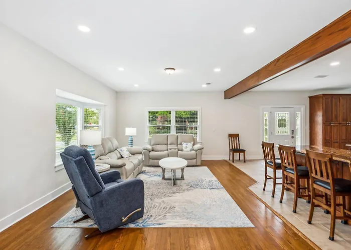 1585 E Blount St Holiday home *