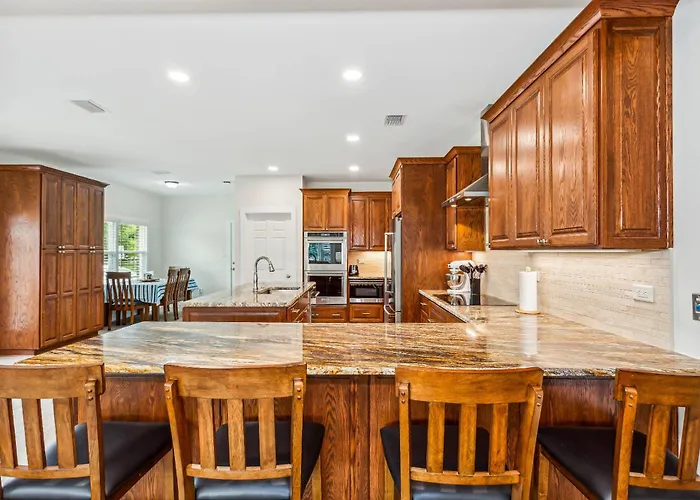 1585 E Blount St Holiday home