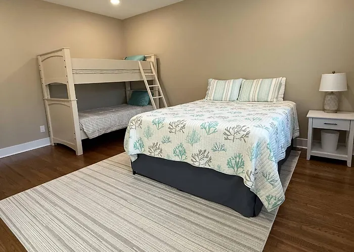 Holiday home 1585 E Blount St